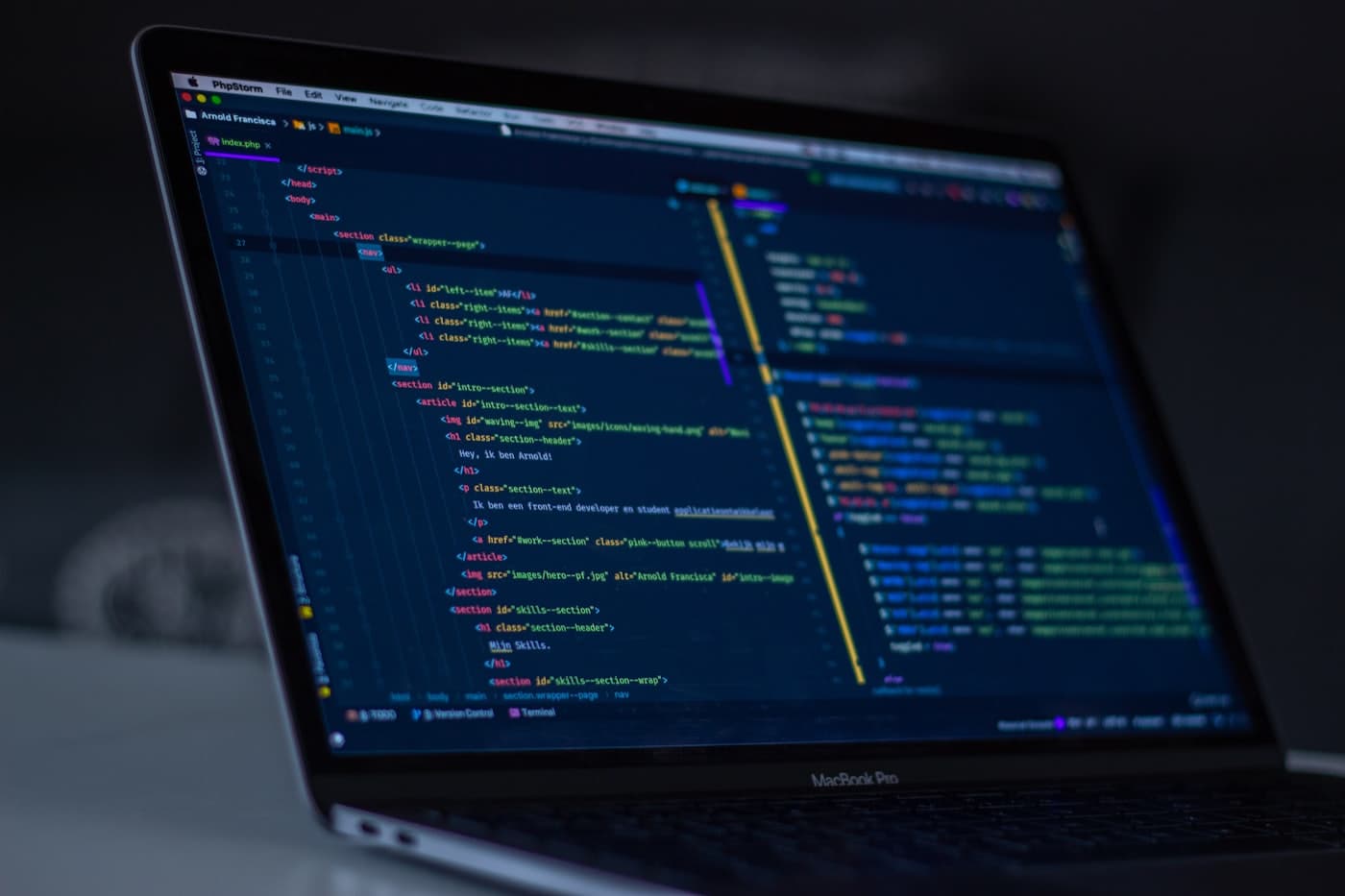 Código de una aplicación en pantalla